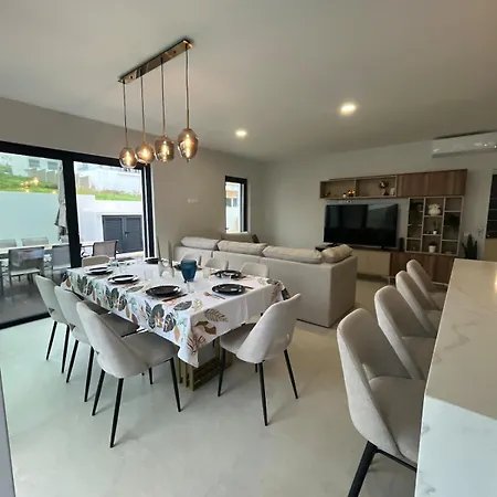Villa Encosta Do Castelo By Charm Signature